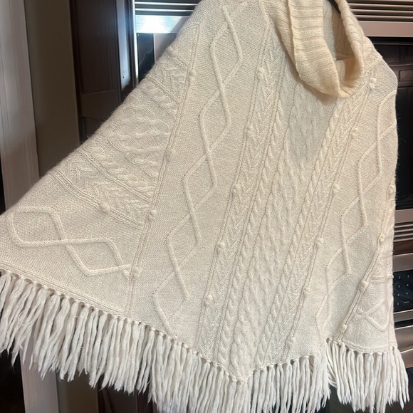 ACROBAT IVORY ALPACA WOOL BLEND CABLE KNIT SWEATER PONCHO TURTLENECK FRINGE HEM - Picture 5 of 9